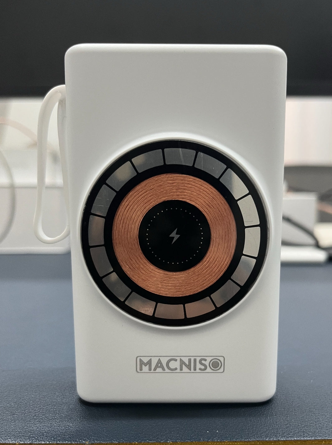 MACNISO High-Capacity 20000mAh Power Bank with Multi-Port Charging and Wireless Output MACNISO High-Capacity 20000mAh Power Bank with Multi-Port Charging and Wireless Output